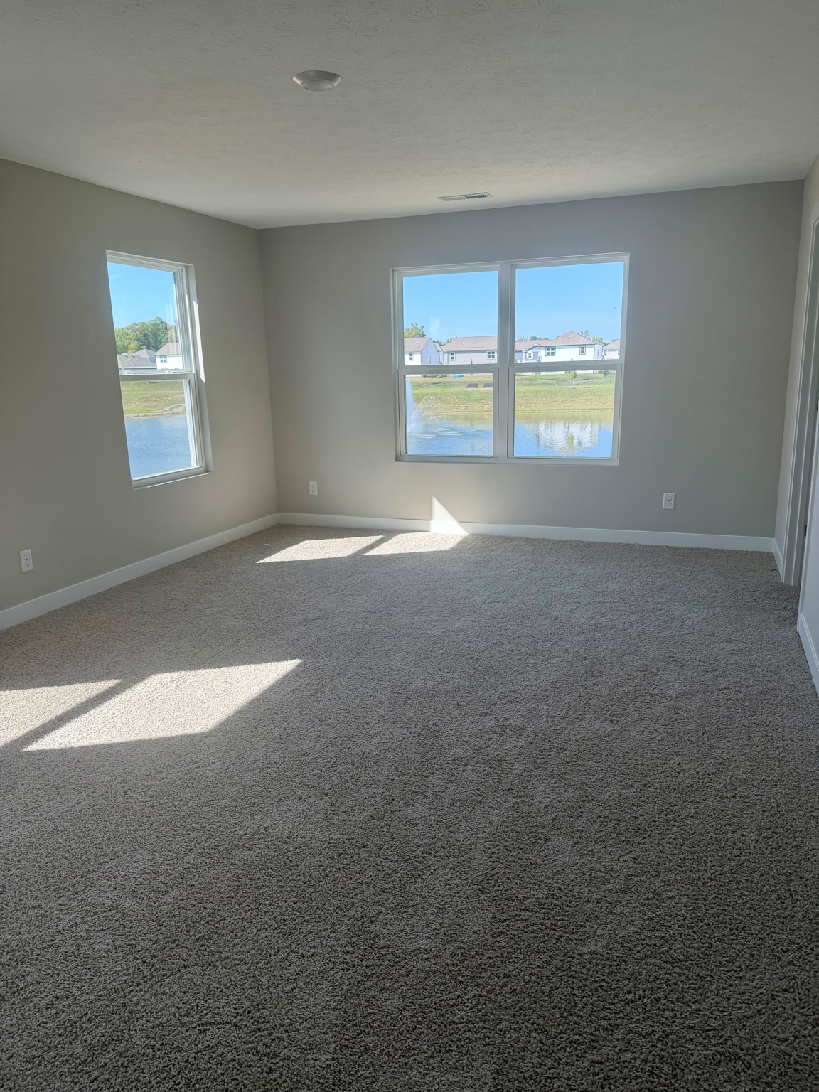 Additional spacious bedroom